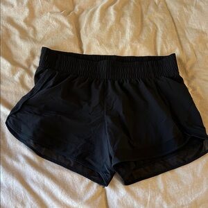 Athleta Mesh Racer Run Mid Rise 4 Short size small